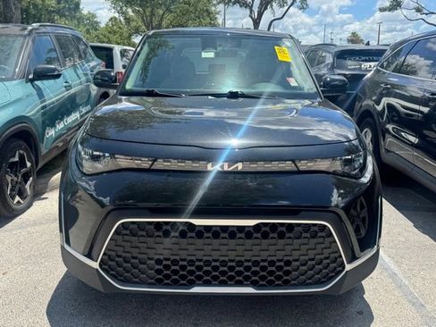 Certified 2025 Kia Soul LX w/ LX Technology Package FWD image 9