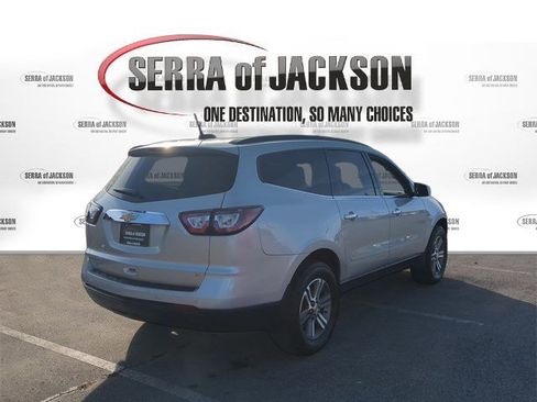 Used 2017 Chevrolet Traverse LT image 8