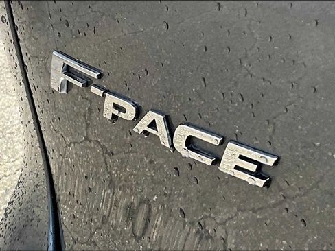 Used 2019 Jaguar F-PACE Premium image 17
