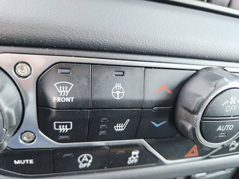 Used 2024 Jeep Gladiator Mojave AWD/4WD image 35