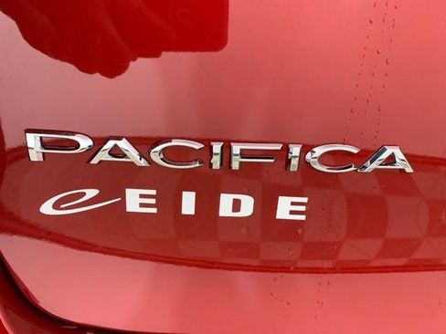 New 2026 Chrysler Pacifica Select image 9