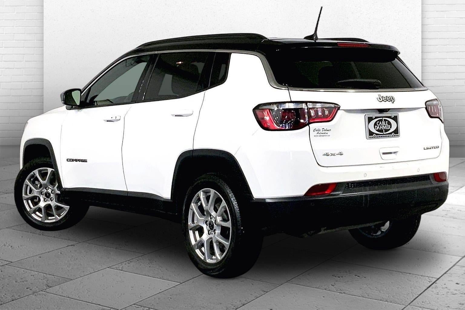 Used 2025 Jeep Compass Limited AWD/4WD image 11