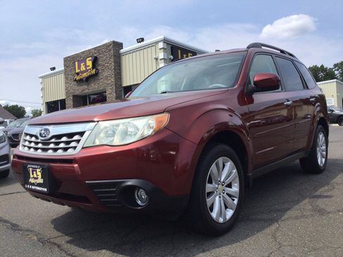 Used 2012 Subaru Forester 2.5X Limited AWD/4WD image 2
