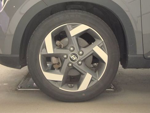 Used 2022 Hyundai Venue Limited w/ Cargo Package FWD image 11