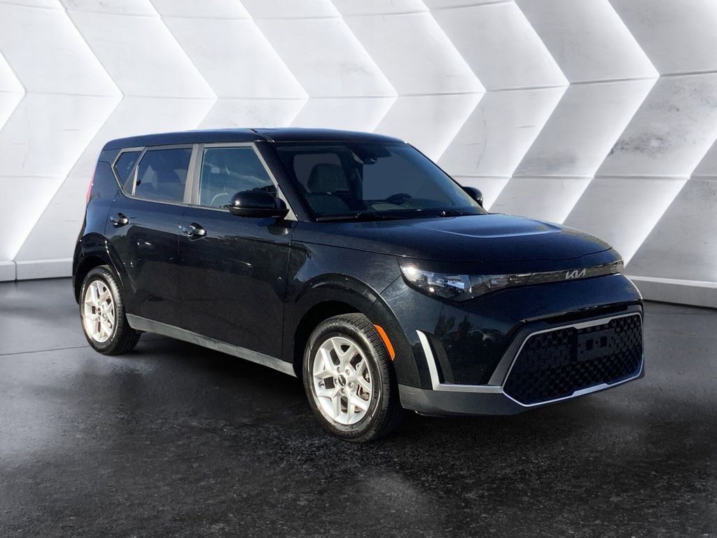Used 2023 Kia Soul LX w/ Option Group 015 FWD image 1