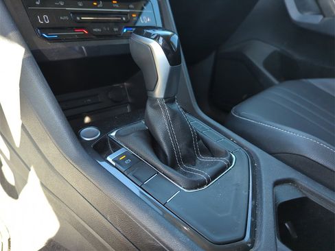 Used 2022 Volkswagen Tiguan SE image 31