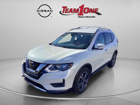 Used 2019 Nissan Rogue SV w/ Premium Package image 4