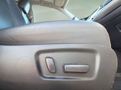 Used 2018 Toyota Highlander XLE image 16