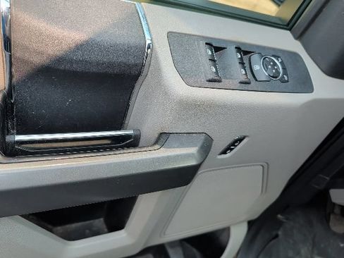 Used 2017 Ford F250 XLT AWD/4WD image 22