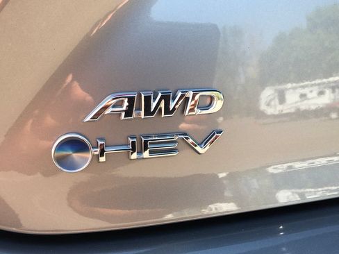 Used 2025 Toyota Camry XLE AWD/4WD image 6