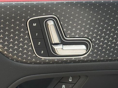 Used 2025 Mercedes-Benz GLA 250 4MATIC image 22