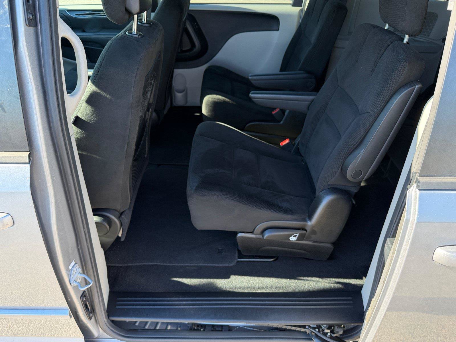 Used 2016 Dodge Grand Caravan SE FWD image 11