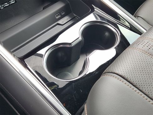 New 2026 Chevrolet Suburban High Country image 16