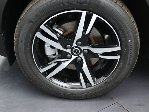 New 2026 Volvo XC40 B5 Core AWD/4WD image 9