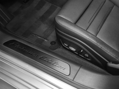 Certified 2023 Porsche Panamera 4 Platinum Edition AWD/4WD image 32
