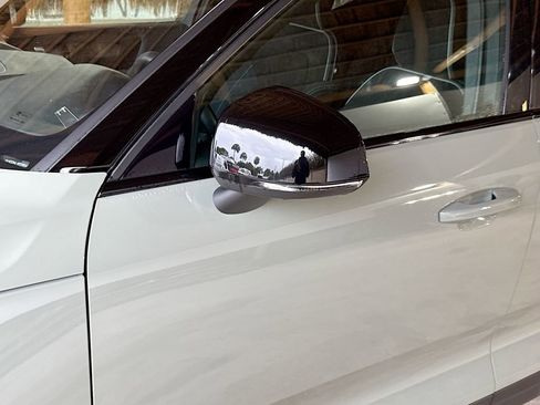 Used 2023 Volvo XC40 Recharge Plus image 35