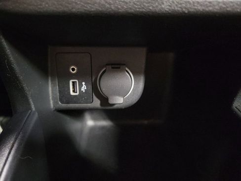 Used 2020 Nissan Kicks S image 17