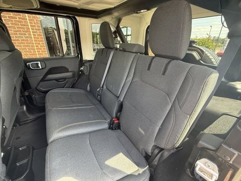 Used 2025 Jeep Wrangler Sahara AWD/4WD image 15