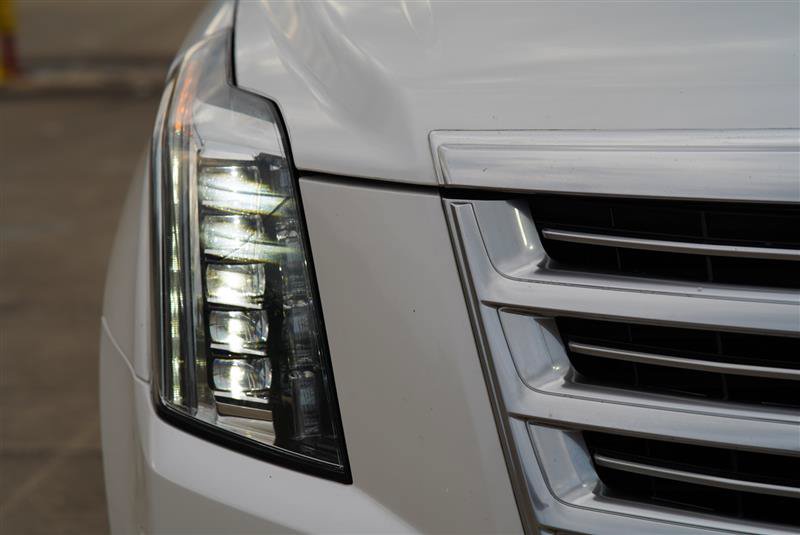 Used 2018 Cadillac Escalade ESV Platinum AWD/4WD image 23