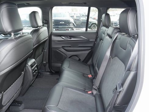 New 2025 Jeep Grand Cherokee Altitude image 20