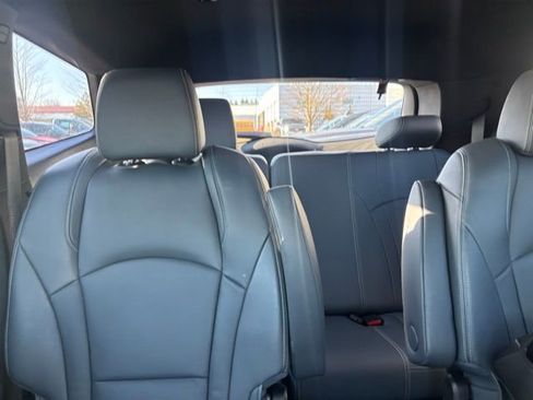 Used 2024 Buick Enclave Essence w/ Sport Touring Edition image 11