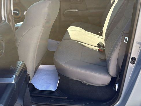 Used 2019 Toyota Tacoma SR5 AWD/4WD image 12