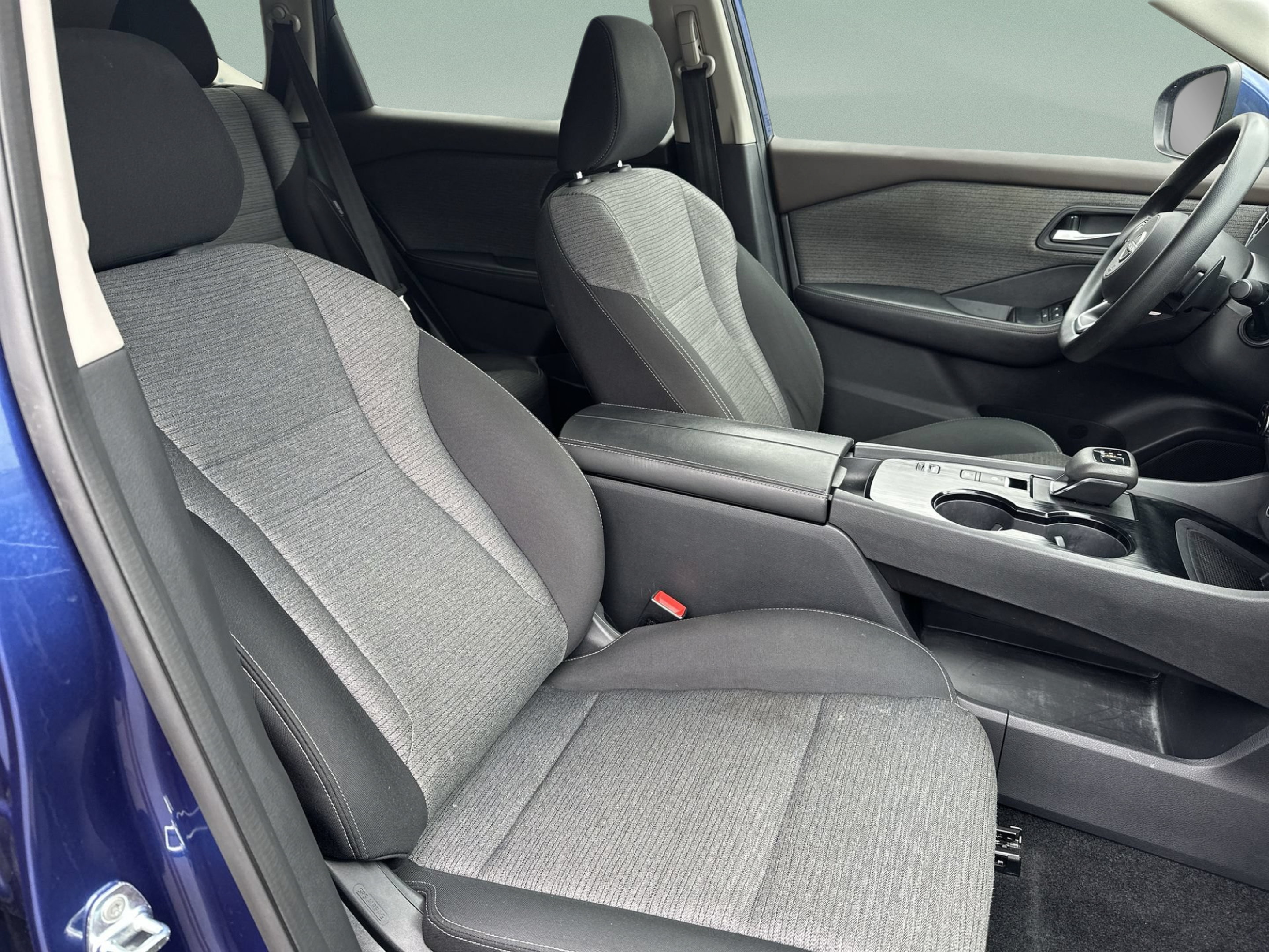 Used 2022 Nissan Rogue SV FWD image 23