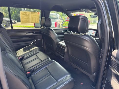 Used 2024 Jeep Wagoneer L Series III w/ Flexible Seating Group AWD/4WD image 24