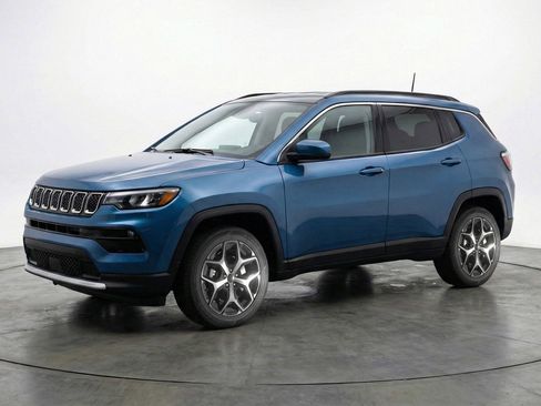 Used 2025 Jeep Compass Limited AWD/4WD image 3