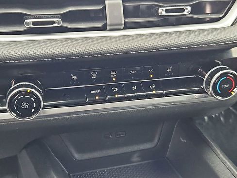 Certified 2025 Chevrolet Equinox LT image 33