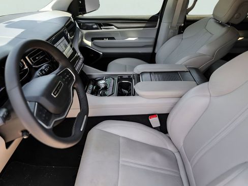 Used 2023 Jeep Wagoneer L Series III w/ Premium Group I AWD/4WD image 12