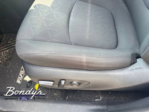 Used 2021 Toyota RAV4 XLE AWD/4WD image 6