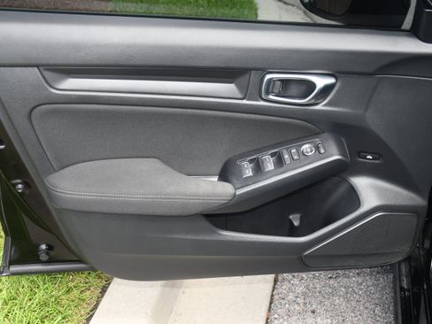 Used 2025 Honda Civic Sport image 9