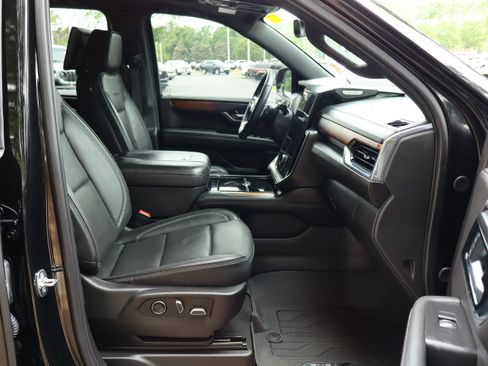 Used 2025 GMC Yukon XL Denali w/ Denali Reserve Package AWD/4WD image 32