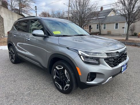 Certified 2025 Kia Seltos SX w/ SX Sunroof Package image 6