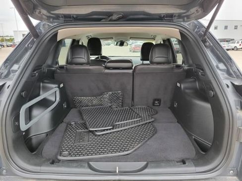 Used 2017 Jeep Cherokee Trailhawk w/ Comfort & Convenience Group AWD/4WD image 9