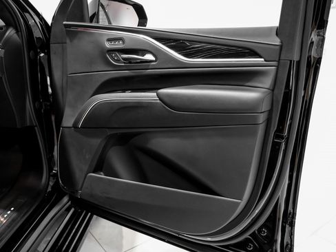 Used 2023 Cadillac Escalade ESV V image 42