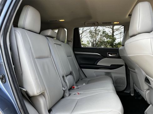 Used 2018 Toyota Highlander Limited image 28