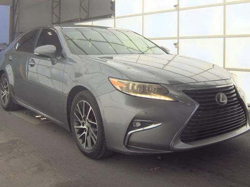 Used 2016 Lexus ES 350 w/ Luxury Package w/Wood Trim image 9