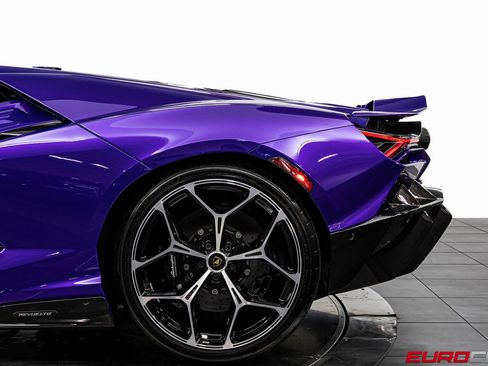 Used 2024 Lamborghini Revuelto image 24