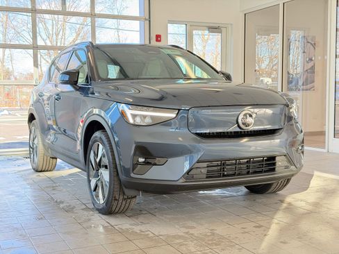 New 2026 Volvo EX40 Plus w/ Climate Package image 5