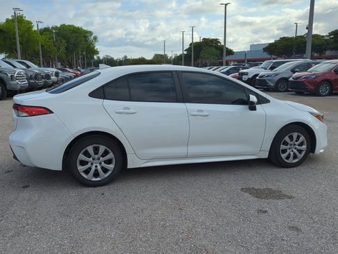Used 2023 Toyota Corolla LE FWD image 4