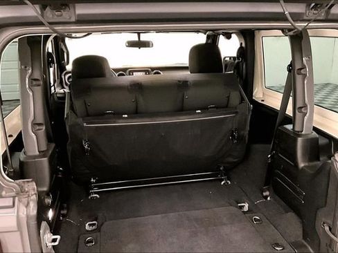 Used 2021 Jeep Wrangler Sport S image 29