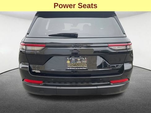 Used 2025 Jeep Grand Cherokee Altitude AWD/4WD image 11