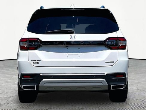 Certified 2024 Honda Pilot Touring image 5