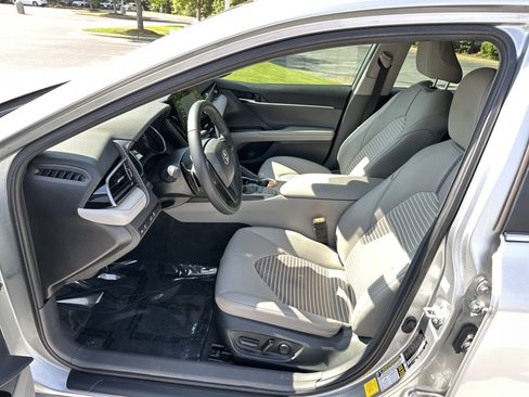 Certified 2023 Toyota Camry SE w/ Convenience Package image 16