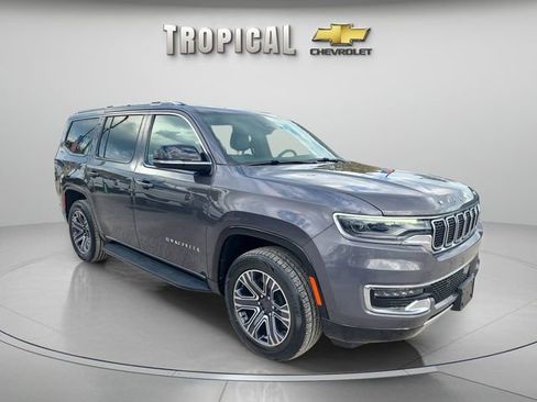 Used 2024 Jeep Wagoneer Series II w/ Flexible Seating Group RWD image 7