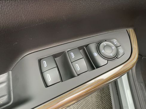 Certified 2023 GMC Acadia SLE w/ Driver Convenience Package image 13