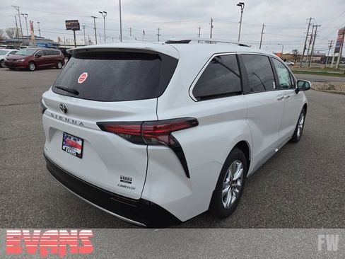 New 2026 Toyota Sienna Limited image 33