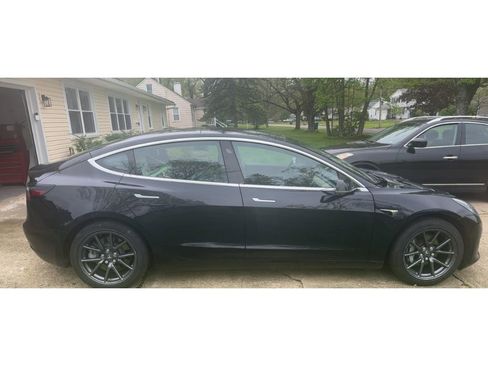 Used 2020 Tesla Model 3 Standard Range RWD image 3